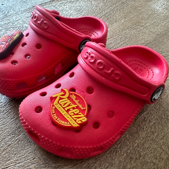 CROCS Red Kids' Clogs with Disney Cars Lightning McQueen Charms - 6C - Picture 3 of 8